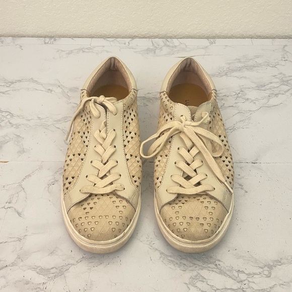 Lucky Brand Shoes - Lucky Brand Women’s 7.5M Triangles Off White Leather Lace Up Casual Snea…​​